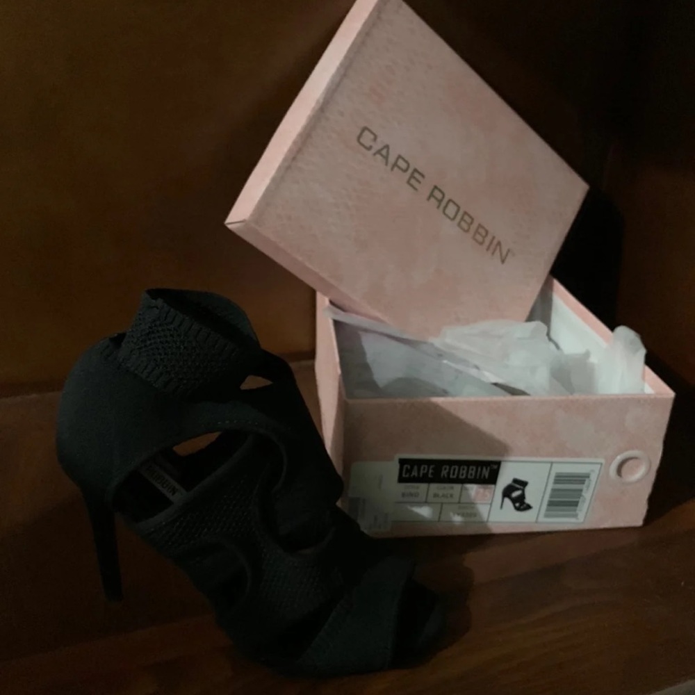 Black Heels 👠 - Picture 3 of 5